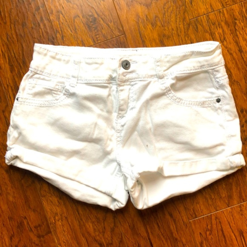 White shorts‎ 5/6